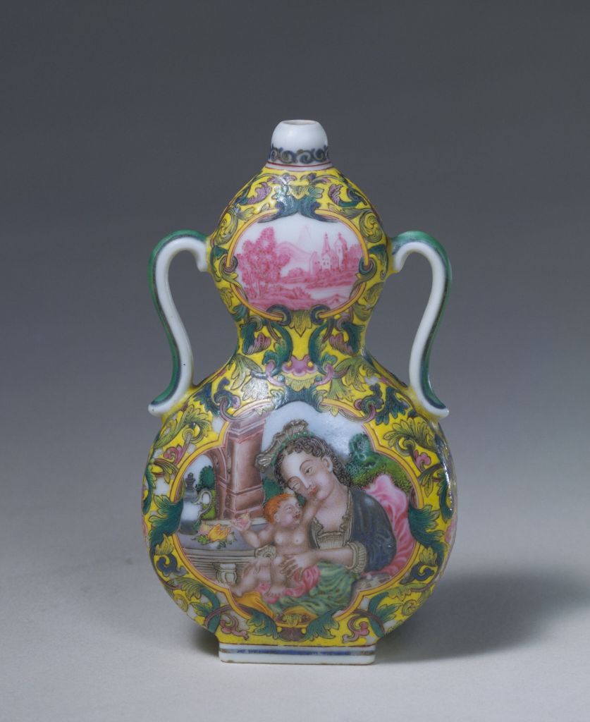 图片[2]-Qianlong Yellow Ground Enamel Colored Western Figure Drawing Ribbon Ear Gourd Bottle-China Archive